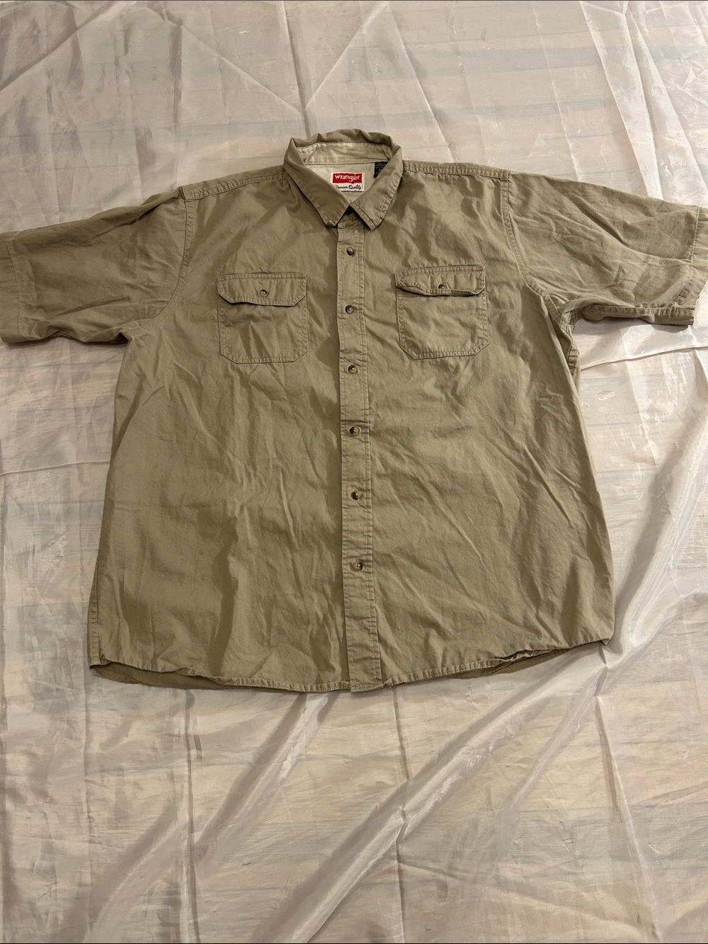 Wrangler Short Sleeve Button-Down Shirt in Beige